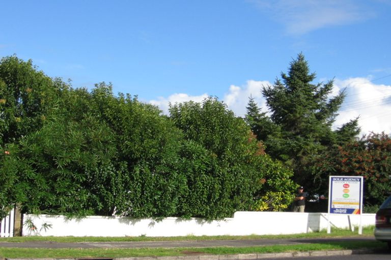 Photo of property in 1/18 Gloria Avenue, Te Atatu Peninsula, Auckland, 0610