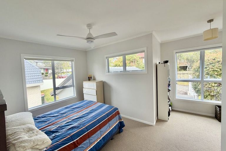 Photo of property in 42 Ravenstone Place, Chatswood, Auckland, 0626