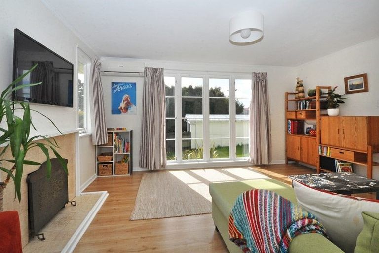 Photo of property in 10 Netherlands Avenue, Kelston, Auckland, 0602