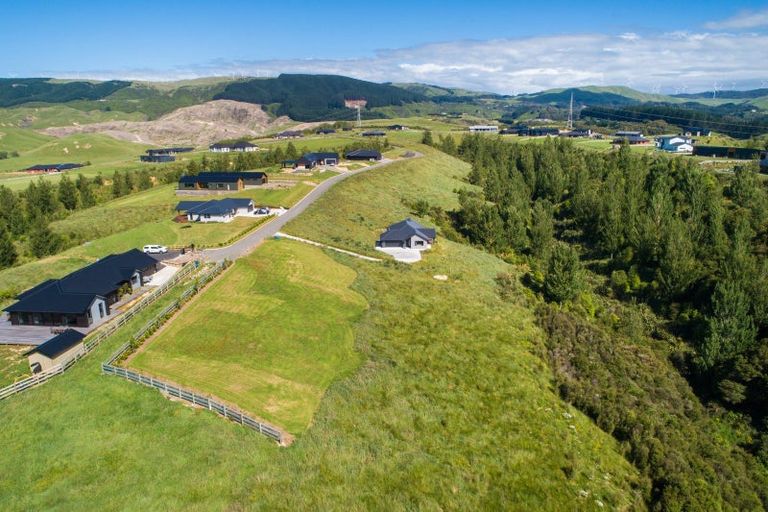 Photo of property in 15 Chatfield Lane, Aokautere, Palmerston North, 4471