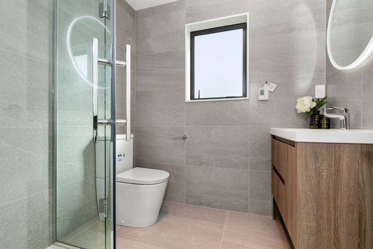 Photo of property in 31 Maka Terrace, Orewa, 0931