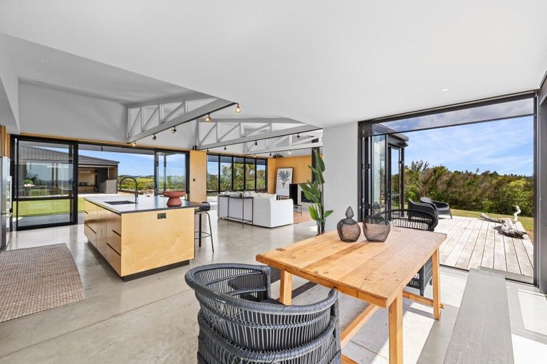 Photo of property in 32 Aroha Road, Te Arai, Wellsford, 0975