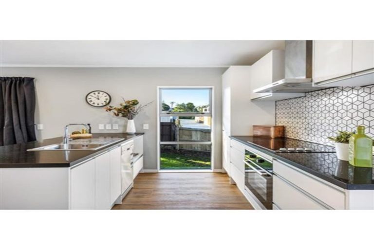 Photo of property in 2/12 Percival Street, Manurewa, Auckland, 2102