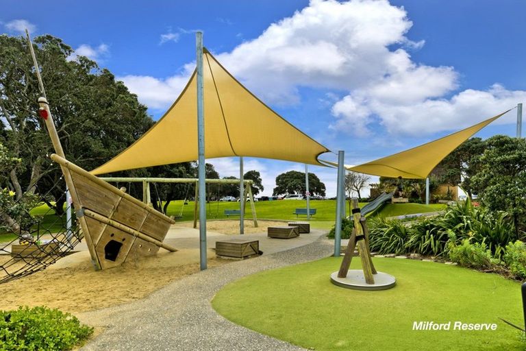 Photo of property in 2/19 Craig Road, Milford, Auckland, 0620