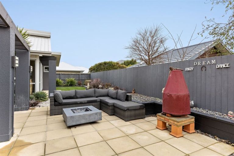 Photo of property in 7 Corsican Grove, Parklands, Christchurch, 8083