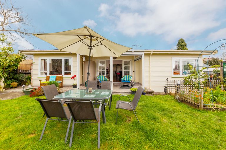 Photo of property in 2a Woodvale Road, Glen Eden, Auckland, 0602