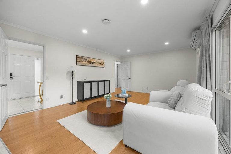 Photo of property in 8 William Woods Court, Flat Bush, Auckland, 2016