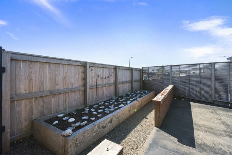 Photo of property in 42 Peter Hall Drive, Kelvin Grove, Palmerston North, 4414