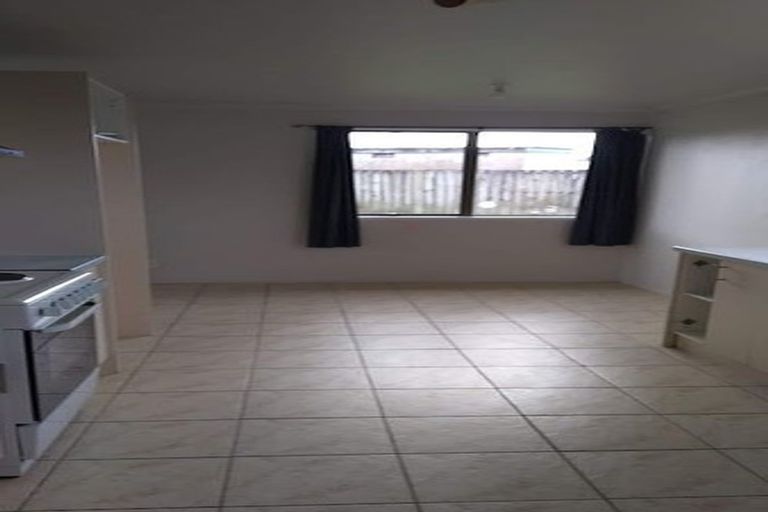 Photo of property in 16 Massine Place, Randwick Park, Auckland, 2105