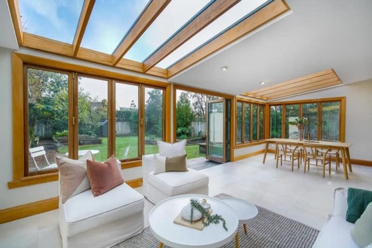 Photo of property in 4 Cliff Street, Moncks Bay, Christchurch, 8081