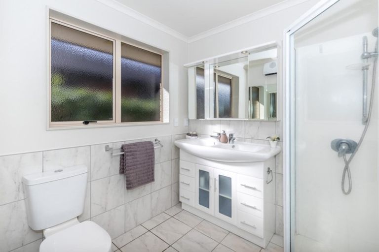 Photo of property in 2 Cabernet Close, Rototuna, Hamilton, 3210