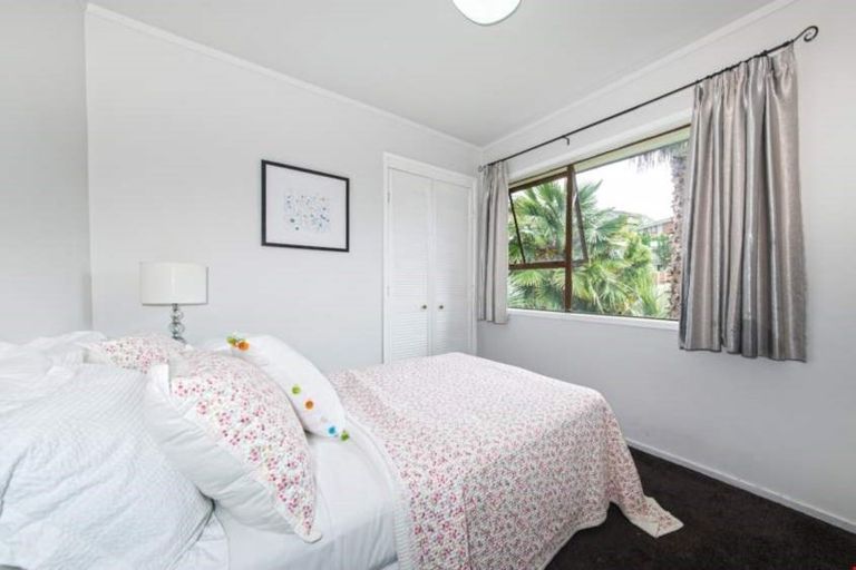 Photo of property in 86 Ayton Drive, Totara Vale, Auckland, 0629