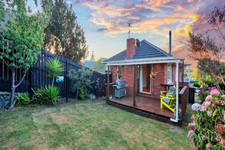 Photo of property in 95 Hutchinson Avenue, New Lynn, Auckland, 0600