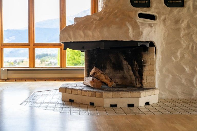 Photo of property in 9 Cypress Court, Kelvin Heights, Queenstown, 9300