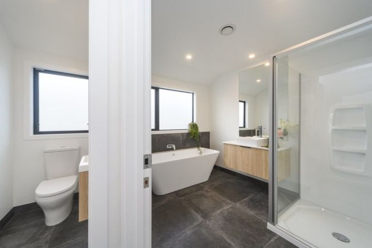 Photo of property in 21 Silicon Way, Fitzherbert, Palmerston North, 4410