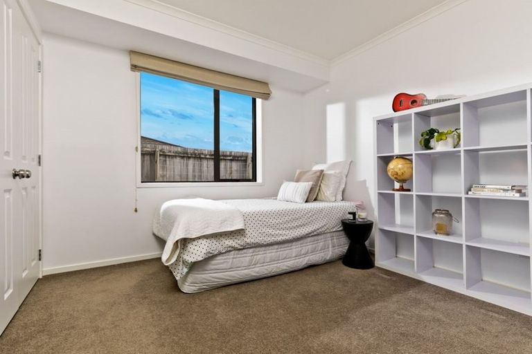 Photo of property in 33 Admirals Court Drive, Greenhithe, Auckland, 0632