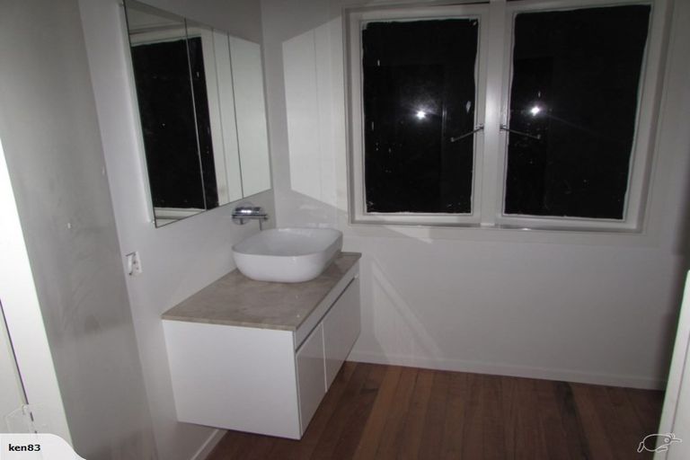 Photo of property in 52 Tinopai Road, Titirangi, Auckland, 0604