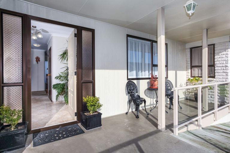 Photo of property in 6 Tremen Place, Pukekohe, 2120