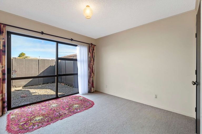 Photo of property in 2/10 Wellington Street, Papakura, 2110