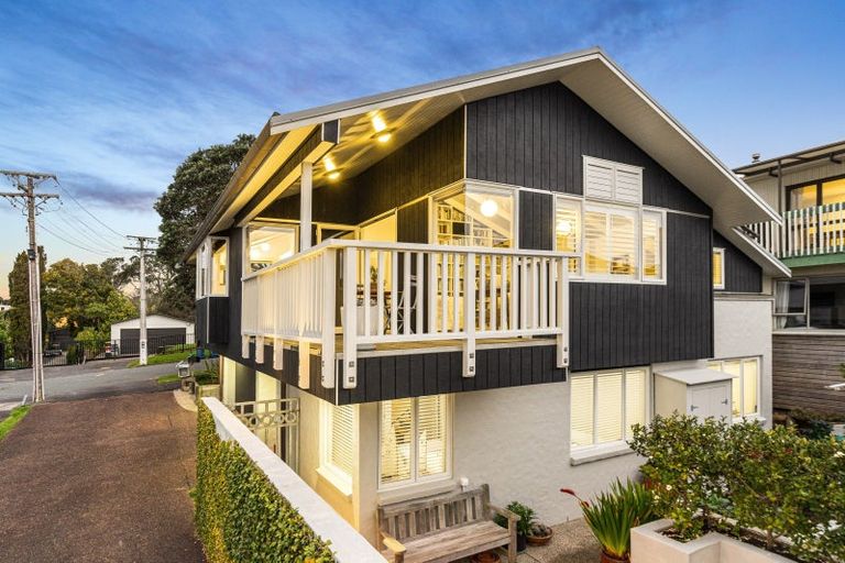 Photo of property in 104a Stanley Point Road, Stanley Point, Auckland, 0624