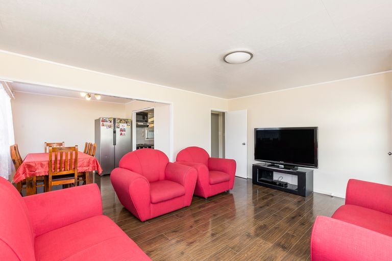 Photo of property in 12 Avro Place, Mangere, Auckland, 2022