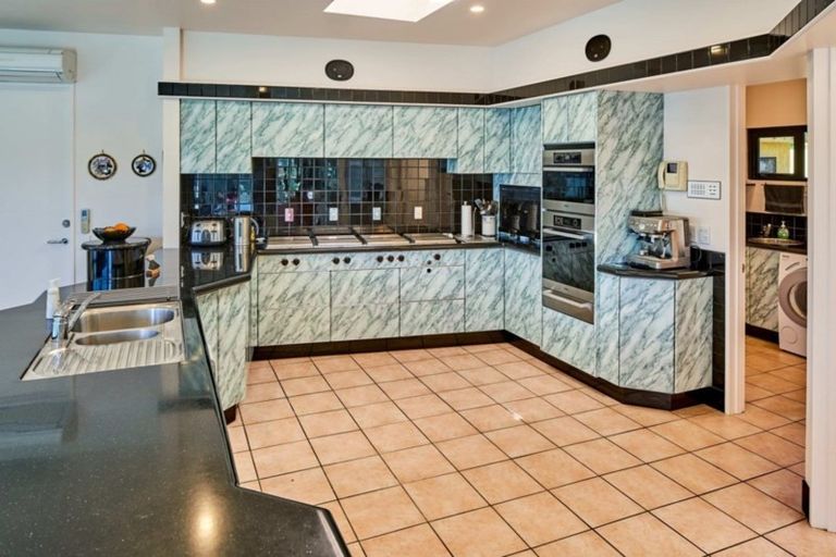 Photo of property in 15 Countess Close, Maupuia, Wellington, 6022