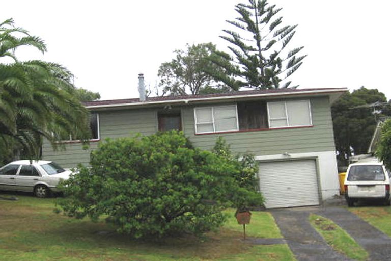 Photo of property in 4a Lavery Place, Sunnynook, Auckland, 0632