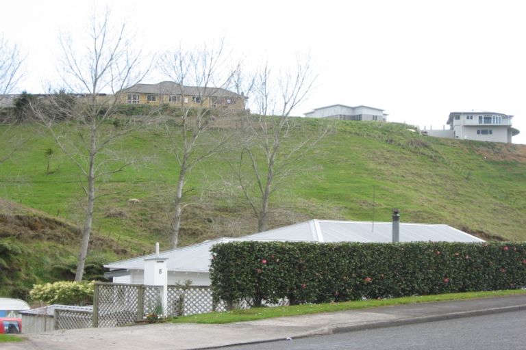 Photo of property in 8 Heaphy Street, Westown, New Plymouth, 4310