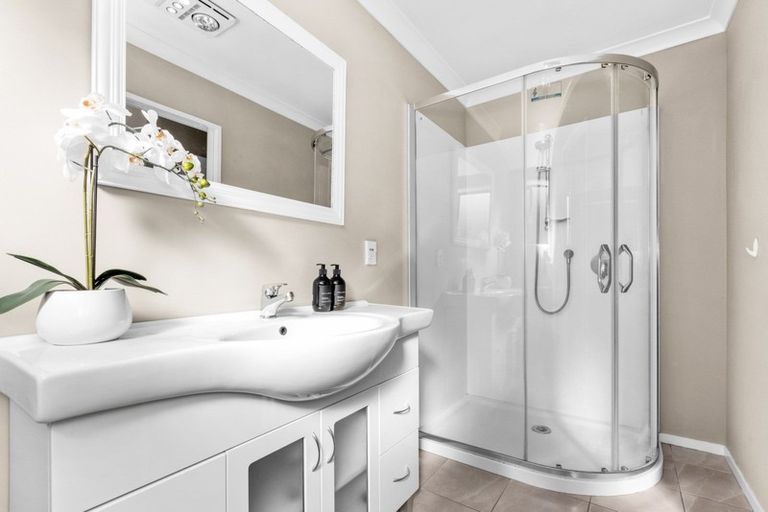 Photo of property in 2/42 Middle Road, Havelock North, 4130