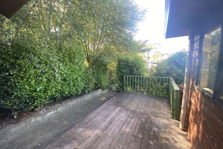 Photo of property in 2/8 Mossop Rise, Glenfield, Auckland, 0629