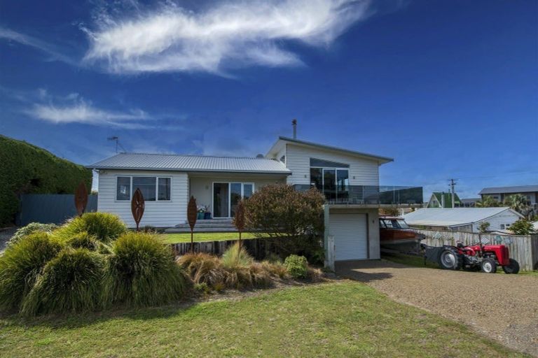 Photo of property in 18 Robbie Street, Foxton Beach, Foxton, 4815