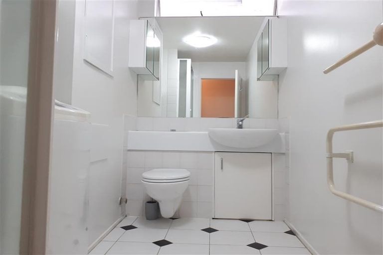 Photo of property in 17/67 Princes Street, Northcote Point, Auckland, 0627