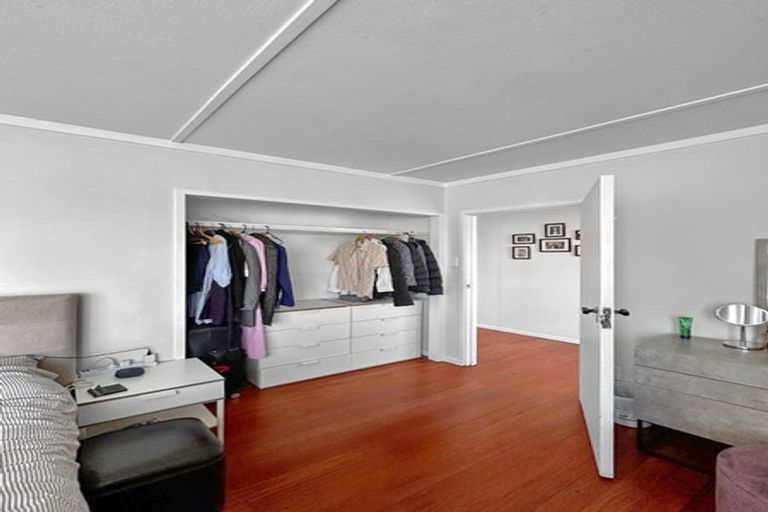 Photo of property in 2/11 Fruitvale Road, New Lynn, Auckland, 0600