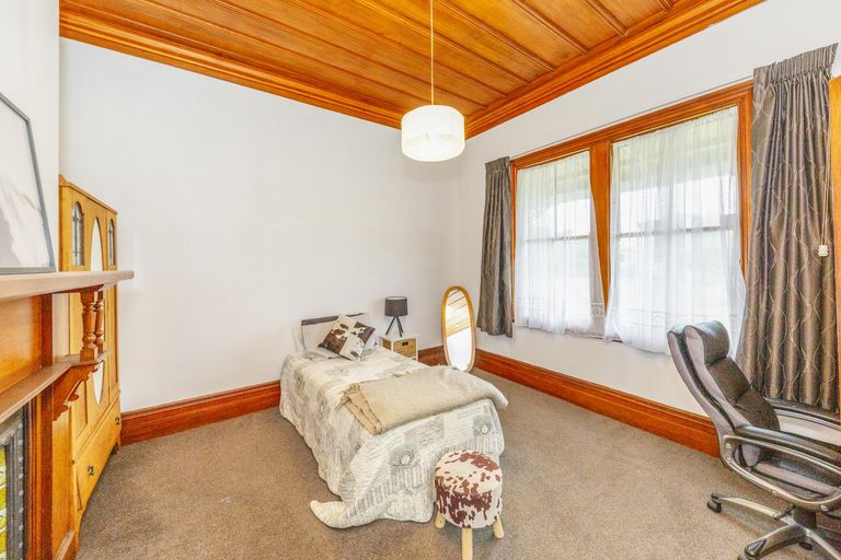 Photo of property in 8 Winston Avenue, Hokowhitu, Palmerston North, 4410