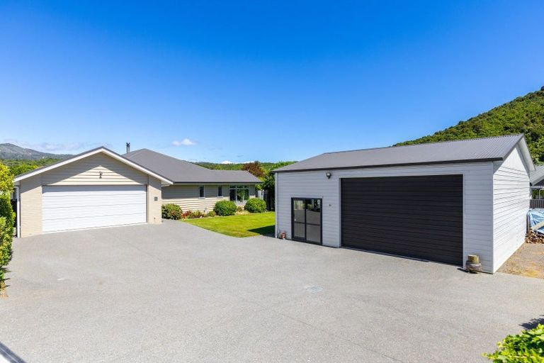 Photo of property in 6a Huia Street, Waikawa, Picton, 7220