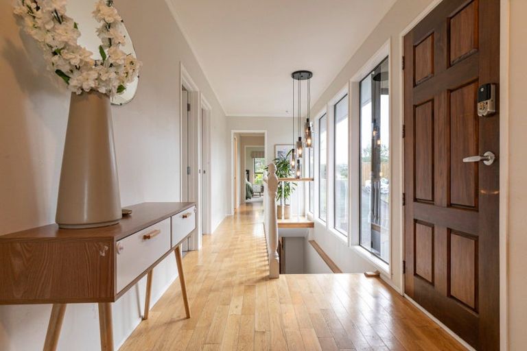 Photo of property in 33 Montclair Rise, Browns Bay, Auckland, 0630