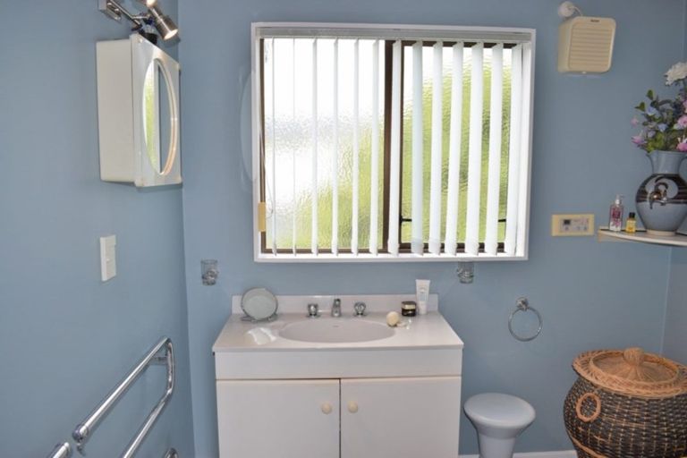 Photo of property in 4 Tararua Crescent, Otaki, 5512