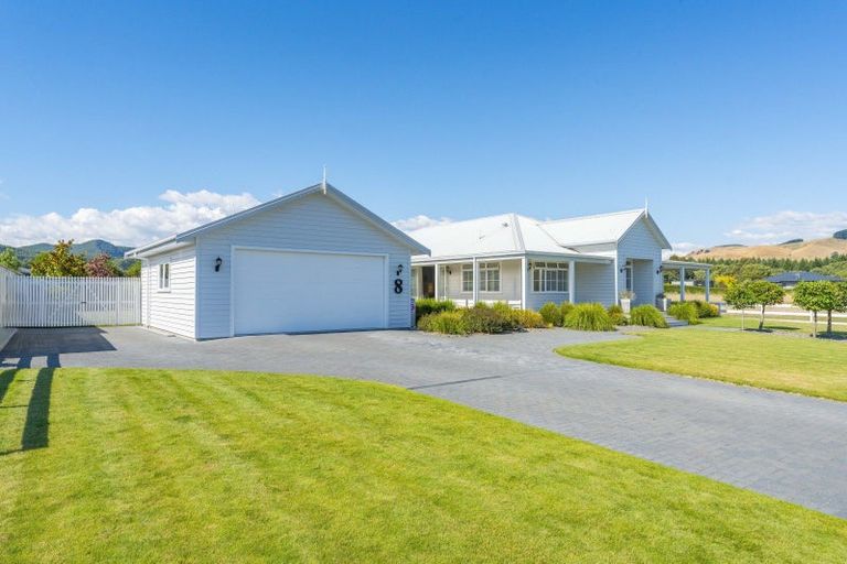 Photo of property in 8 Pukatea Lane, Kinloch, Taupo, 3377