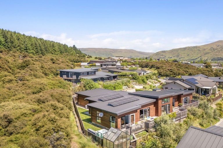 Photo of property in 20 Edgewood Place, Wanaka, 9305