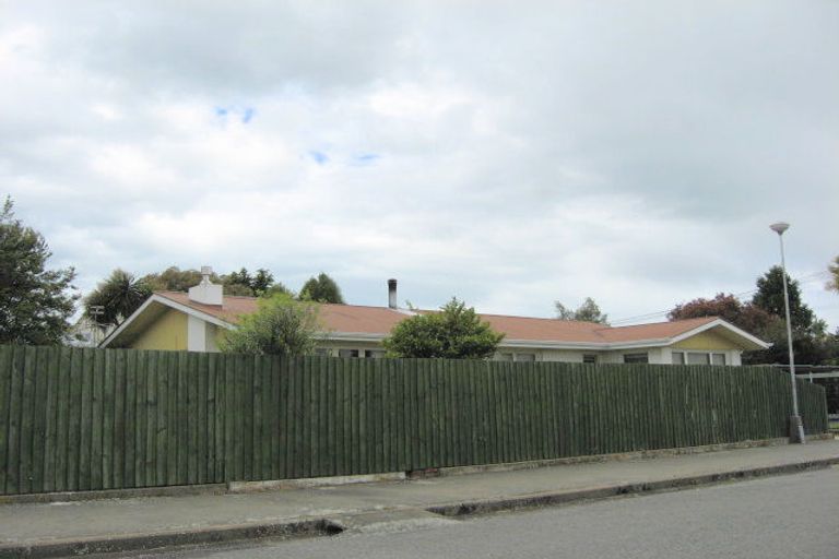 Photo of property in 2 Weston Place, Rangiora, 7400