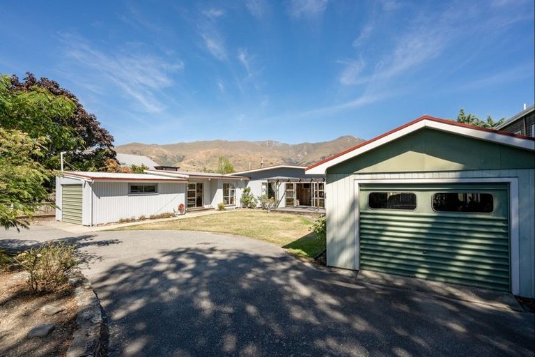 Photo of property in 50 Beacon Point Road, Wanaka, 9305