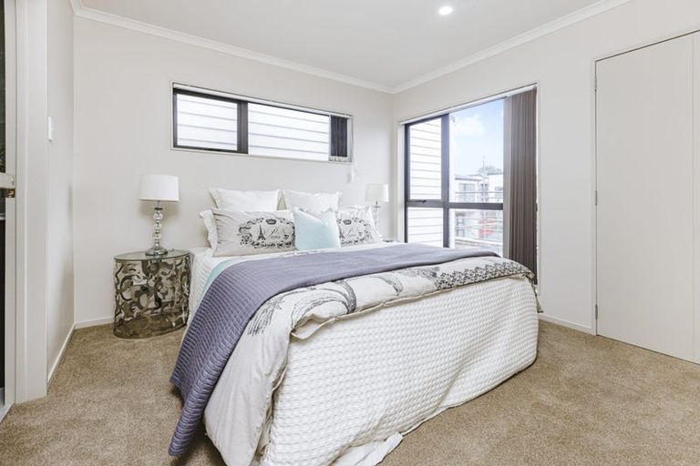 Photo of property in 89c Cascades Road, Pakuranga Heights, Auckland, 2010