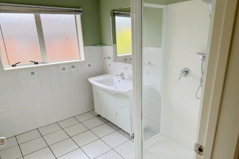 Photo of property in 102a Wharf Road, Te Atatu Peninsula, Auckland, 0610