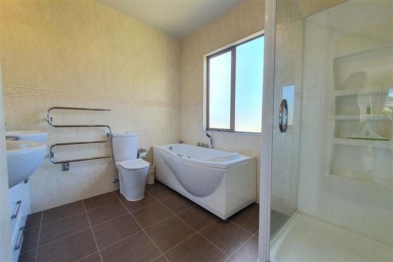 Photo of property in 48 Langana Avenue, Browns Bay, Auckland, 0630