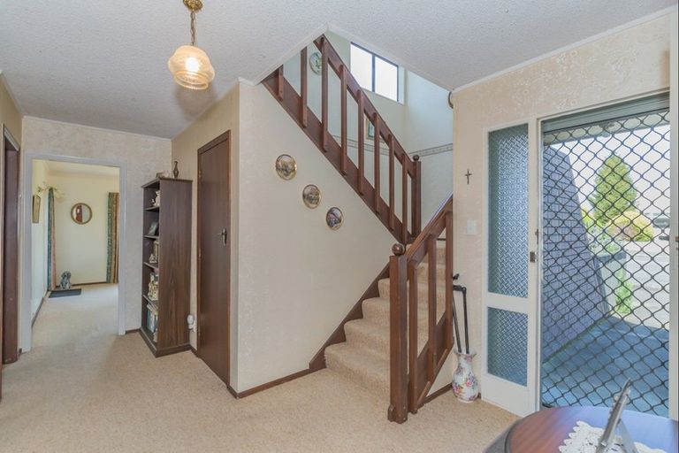 Photo of property in 37 Weraroa Road, Levin, 5510