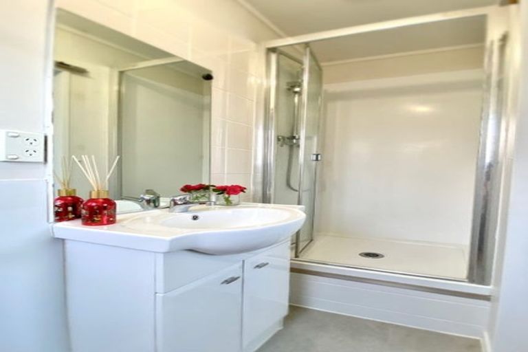 Photo of property in 2/175 Bradbury Road, Highland Park, Auckland, 2010