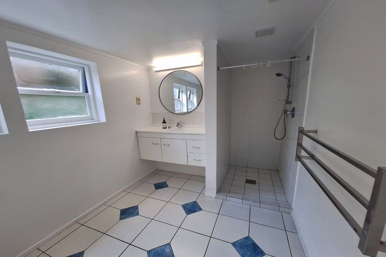 Photo of property in 13 Valkyria Place, Beach Haven, Auckland, 0626