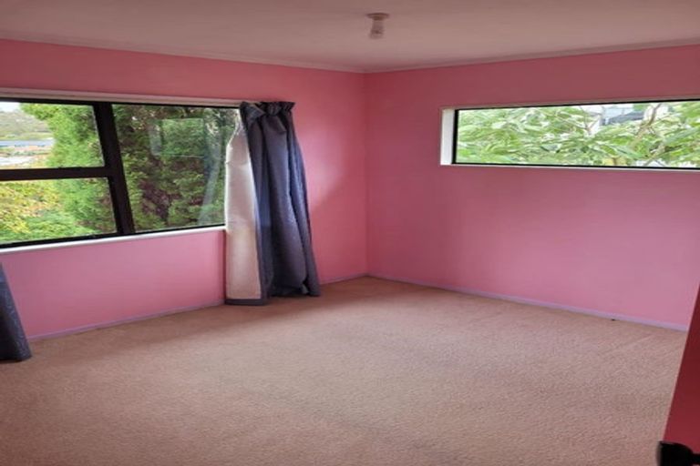 Photo of property in 2/23 Weldene Avenue, Glenfield, Auckland, 0629