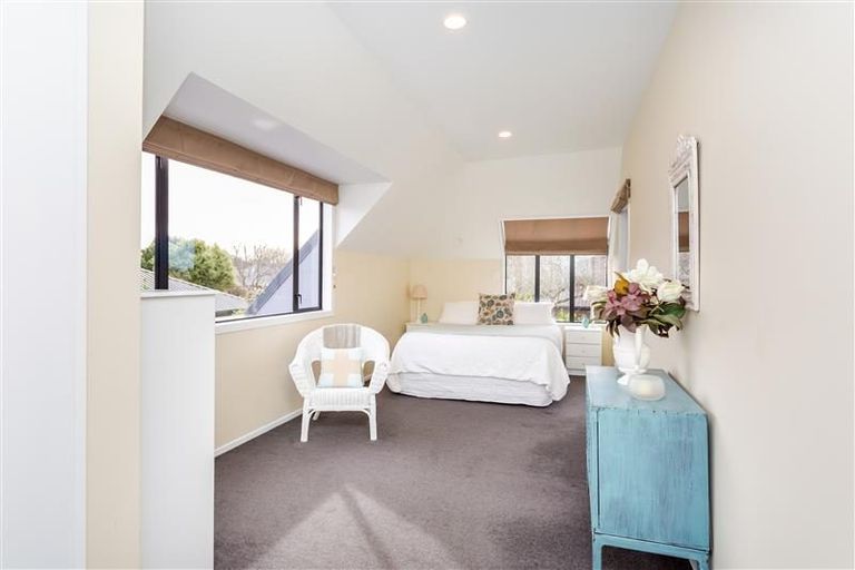 Photo of property in 8 Dorfold Mews, Avonhead, Christchurch, 8042