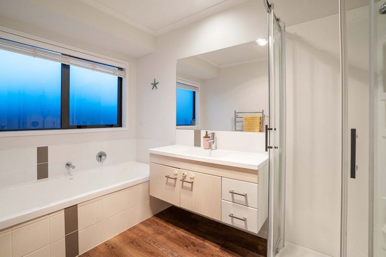 Photo of property in 24 Raiha Street, Papamoa Beach, Papamoa, 3118